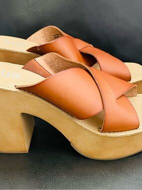 a.n.a Womens Tan Leather Crossover Slide Sandals, NWOT, size 7.5